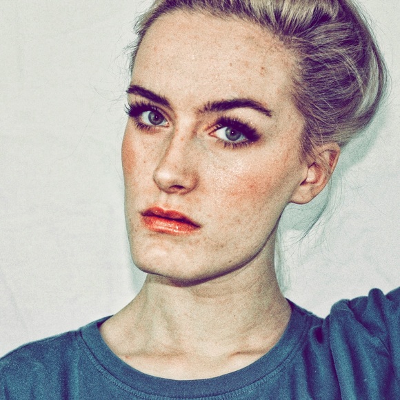 Meet your Posher, Kat - Picture 3 of 3